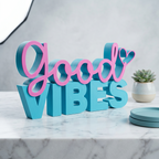 Good Vibes – Dekorativer Motivations-Schriftzug mit Herz