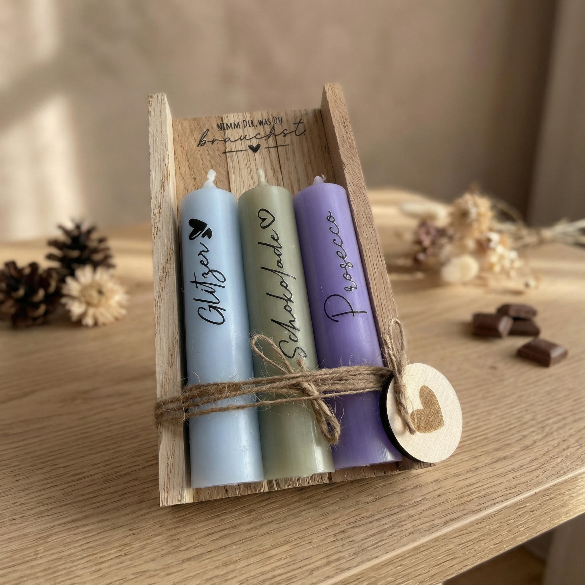 Kerzen-Set „Nimm dir, was du brauchst“ – Glücksbringer, Schokolade & Prosecco