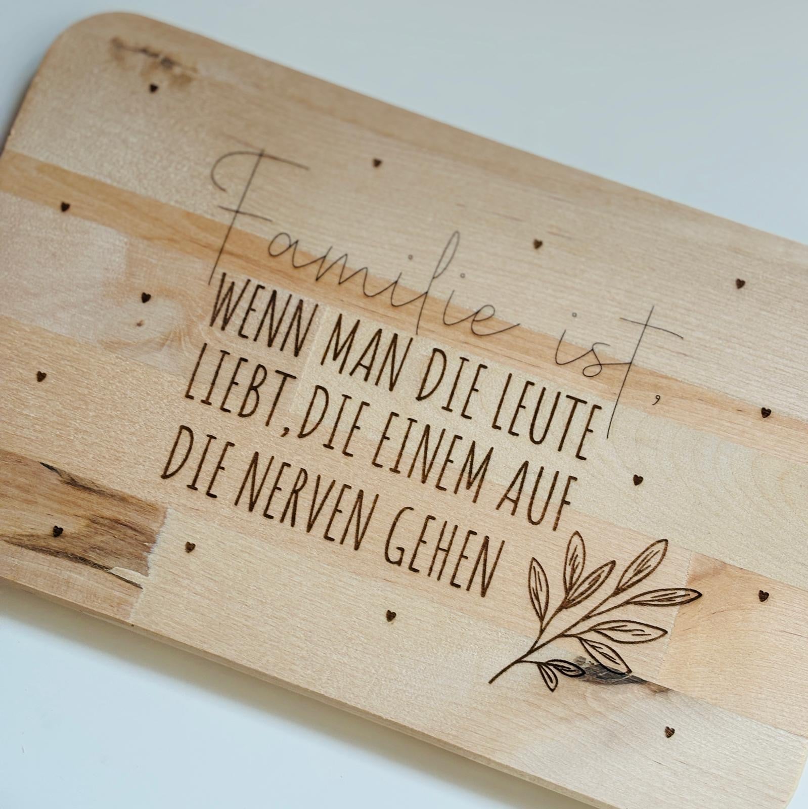 Frühstücksbrettchen „Familie ist …“