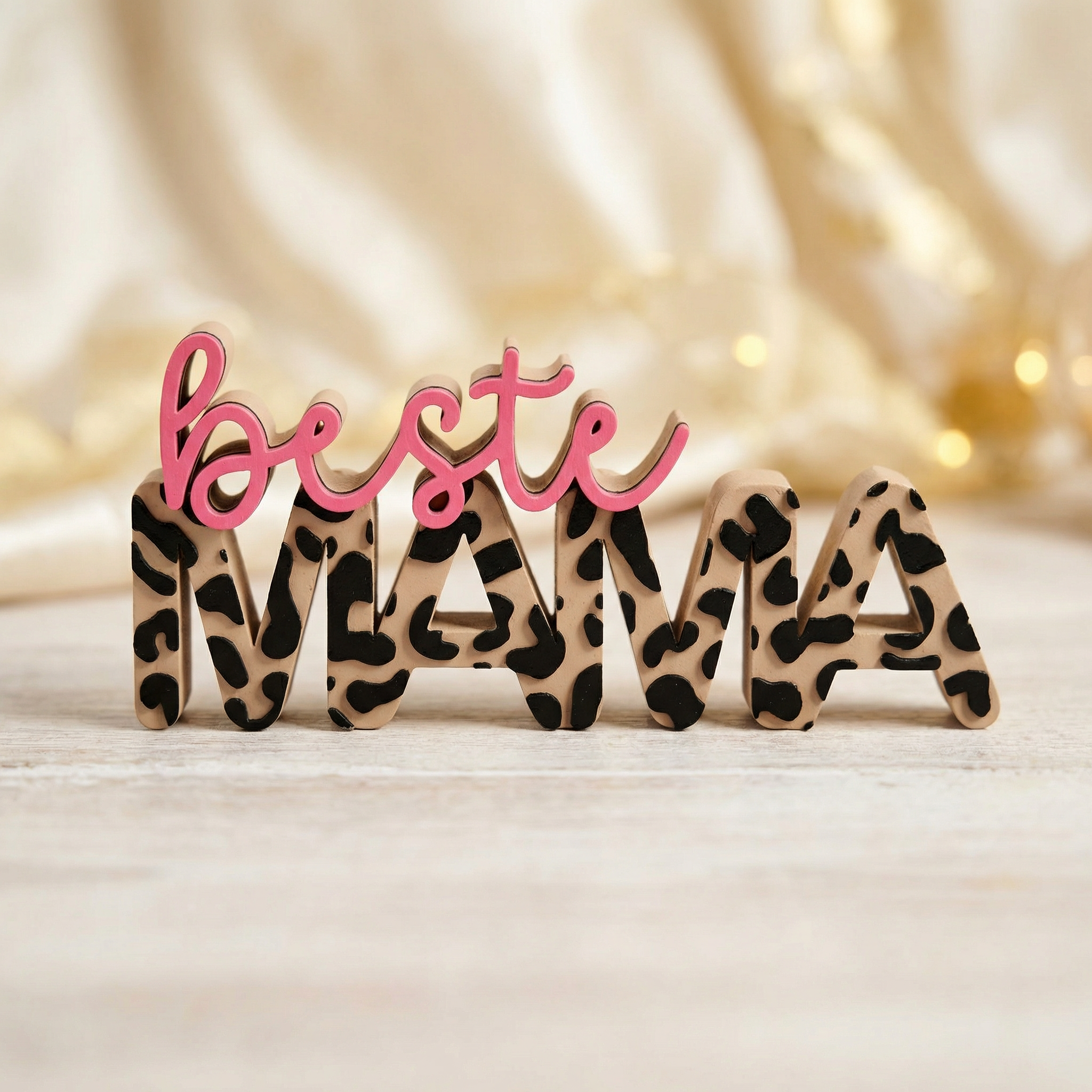 Dekoschriftzug „beste Mama“ im Leo-Design mit 3D-Effekt