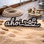 „Ahoi“ mit Boot – Maritime Deko für Zuhause
