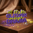 Dekoschriftzug „Mehr Glitzer, weniger Drama“ – Statement-Deko mit Diamant-Motiv