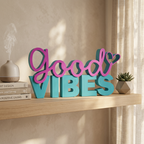 Good Vibes – Dekorativer Motivations-Schriftzug mit Herz