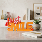 Just Smile Schriftzug – Moderner Dekoaufsteller mit positiver Botschaft