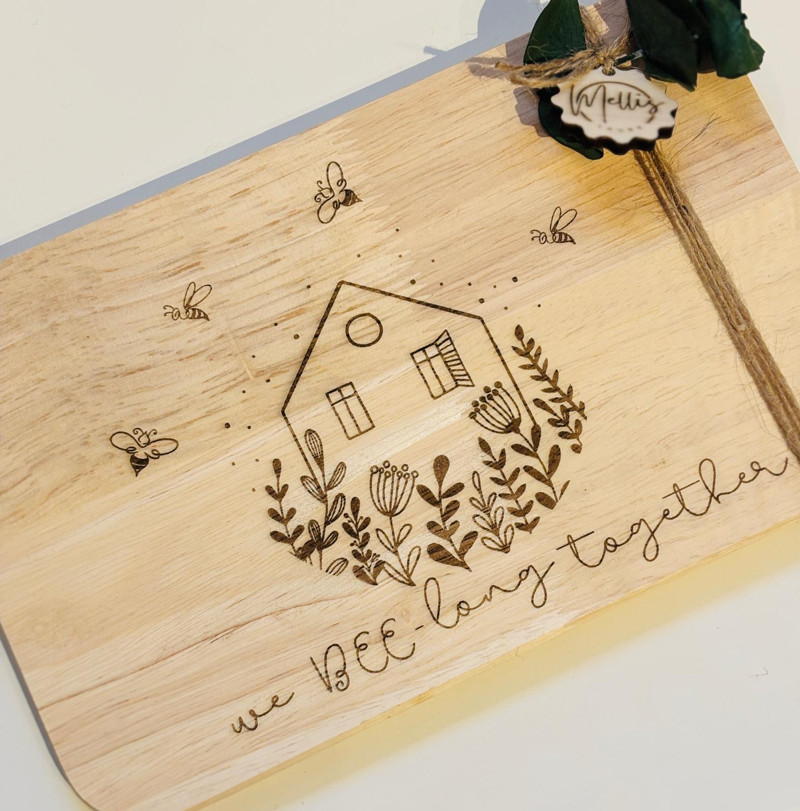 Frühstücksbrettchen „We bee-long together“