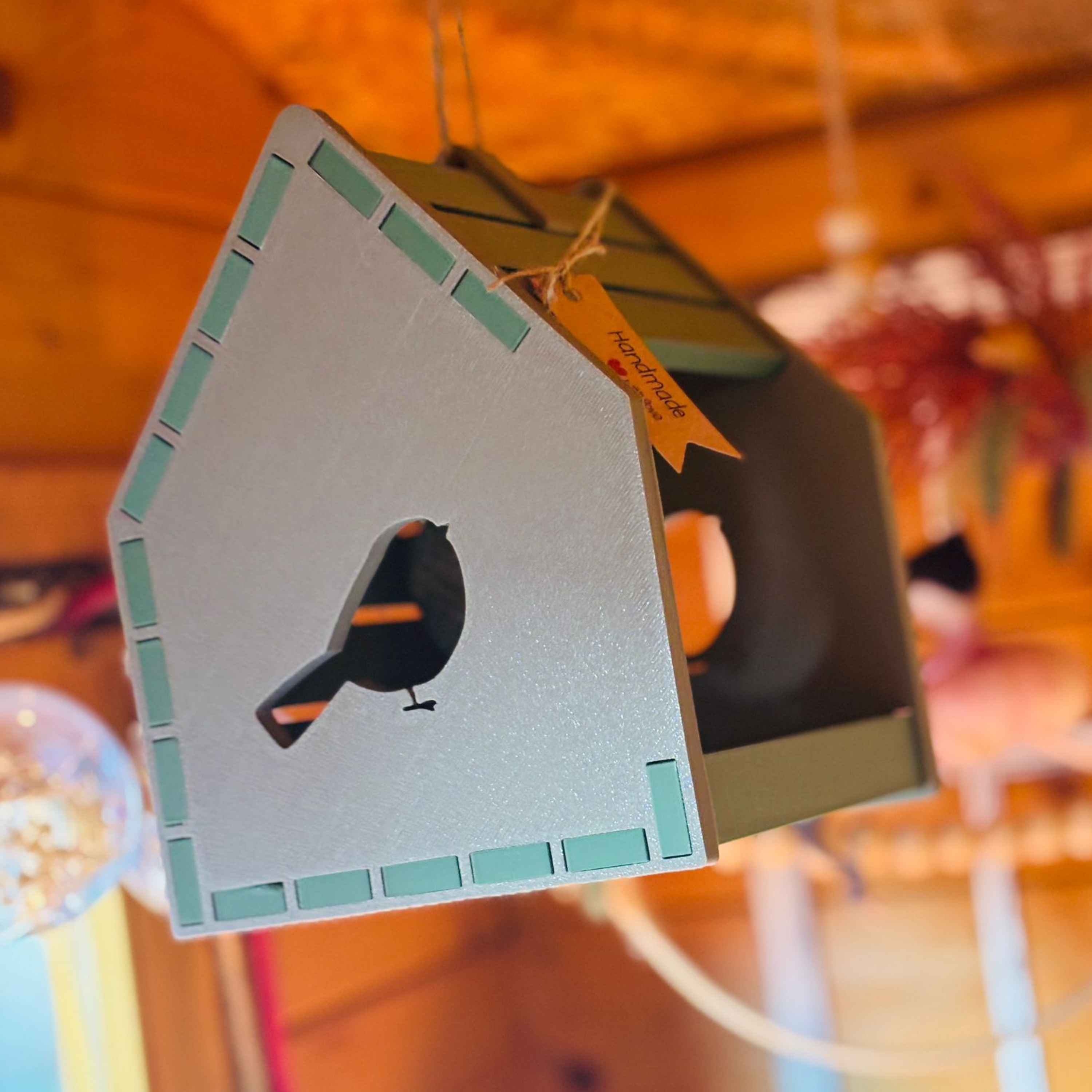 Vogelfutterhaus zum Aufhängen – Meisenknödelhalter