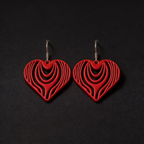 LOVE LINE – Grafische Herz-Ohrringe