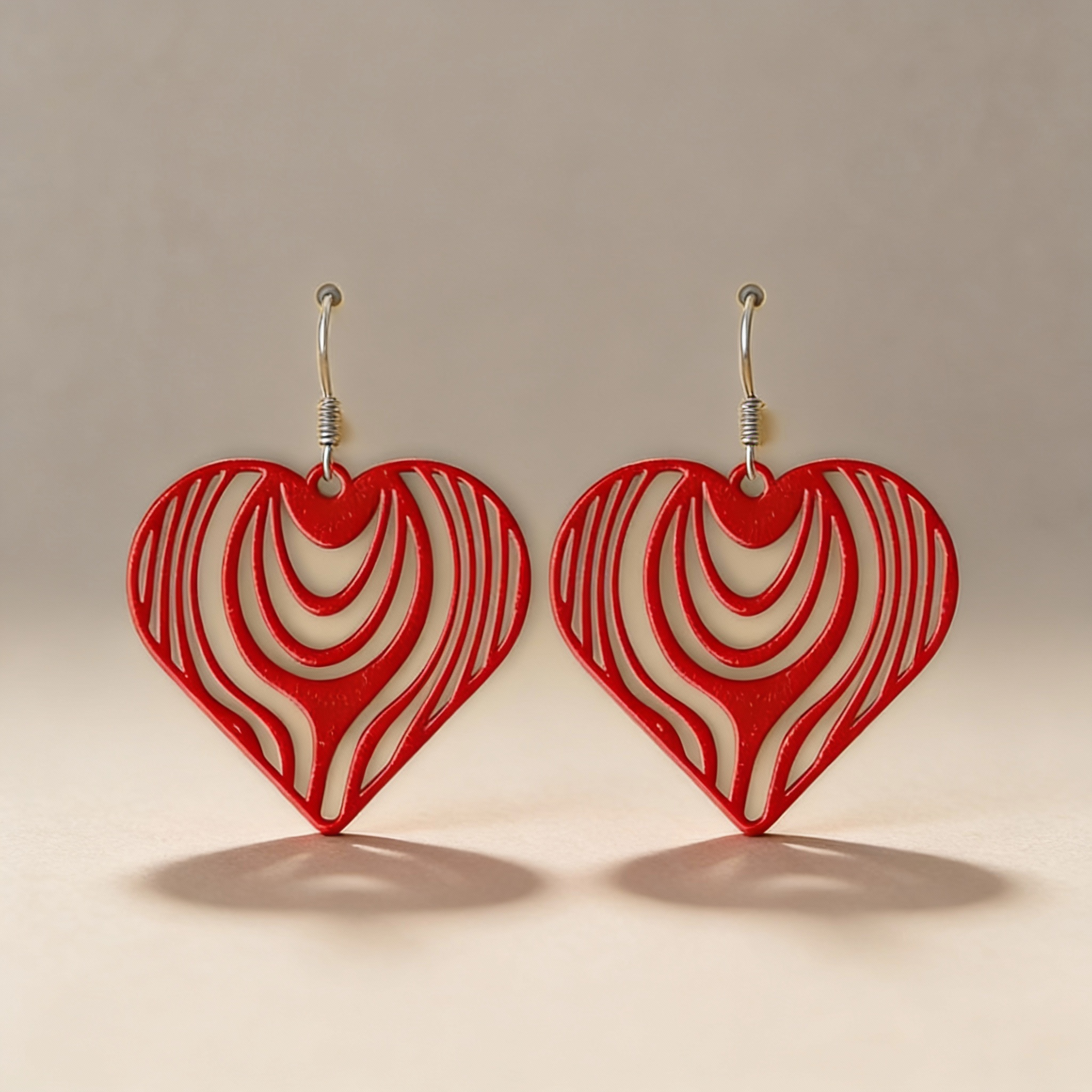 LOVE LINE – Grafische Herz-Ohrringe