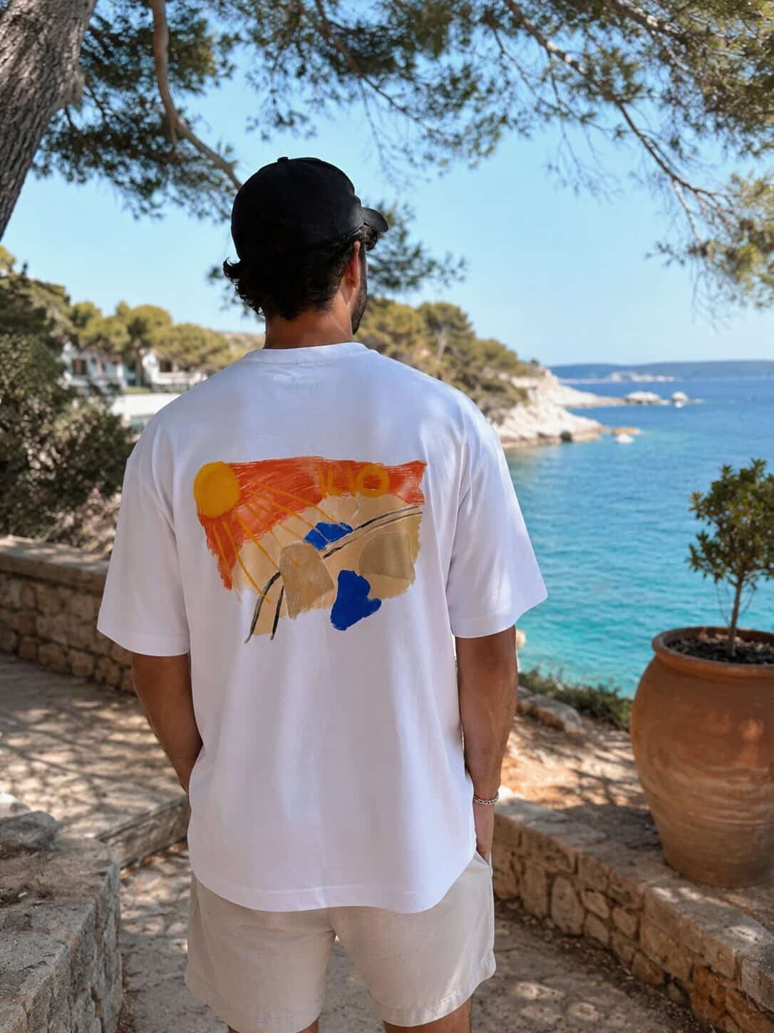 Herren T-Shirt mit modernem Brustprint – lässiger Basic Look in Weiß