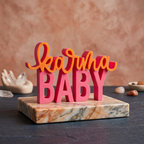 Karma Baby – Moderner Deko-Schriftzug mit Statement