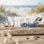 Meer verliebt – Maritimer Deko-Schriftzug für Strandliebhaber